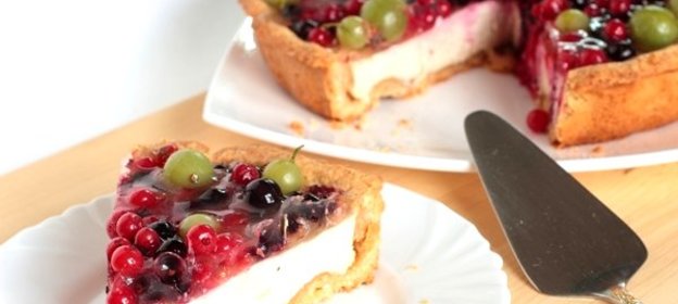 Пирог с ягодами и желе