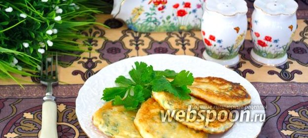 Оладьи из брынзы с зеленью и сметаной