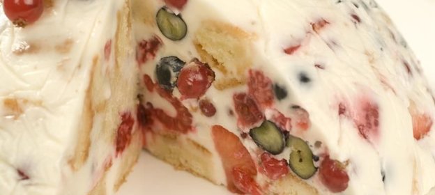 Торт с ягодами в сметанном желе