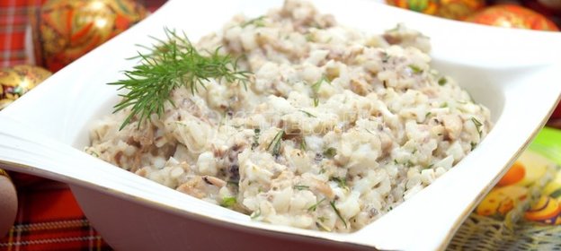 Салат с сайрой и рисом «Чайка»
