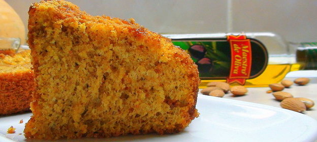 Тыквенный кекс с миндалём на оливковом масле с цитрусовым соусом