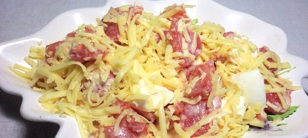 Сырный салат с помидорами