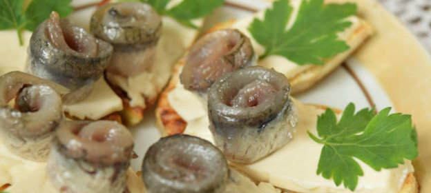 Салат из краснокочанной капусты с фруктами