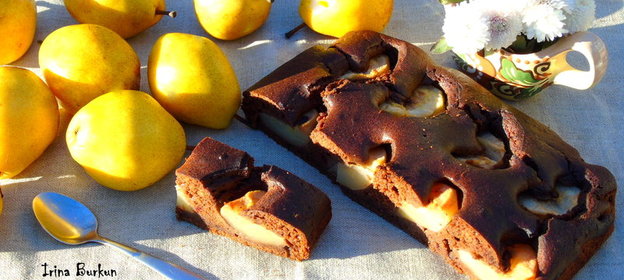 Шоколадный пирог с грушей и корицей