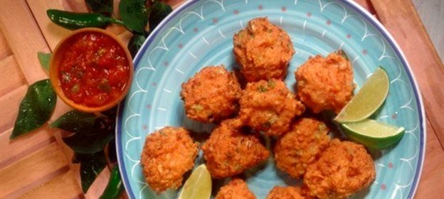 Греческие томатные оладьи с фетой (Ntomatokeftedes)