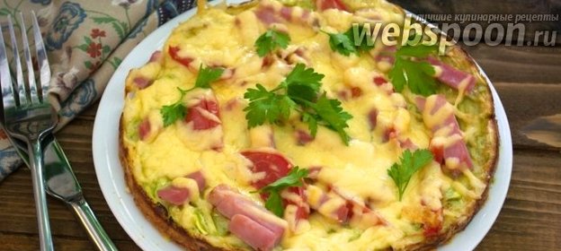 Кабачковая пицца с грудинкой и помидорами