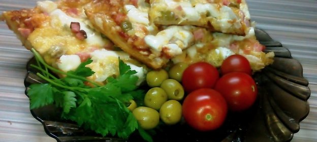 Домашняя пицца на слоеном тесте