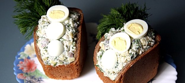 Салат в буханке хлеба