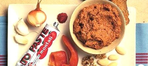 Соус из чили, орехов и сладкого перца