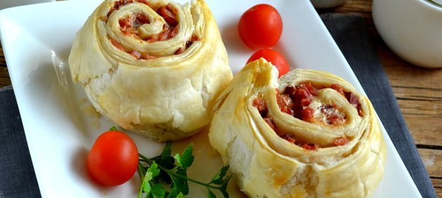 Булочки из слоеного бездрожжевого теста