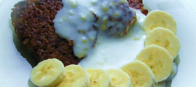 Оладьи из гречки с бананово-апельсиновой подливой