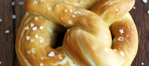 Брецель с морской солью