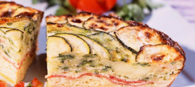 Запеканка с кабачками, беконом и сыром