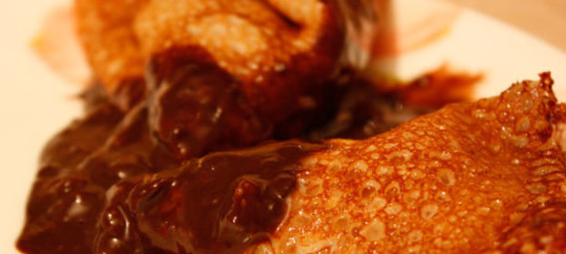 Блины с банановой начинкой и шоколадом