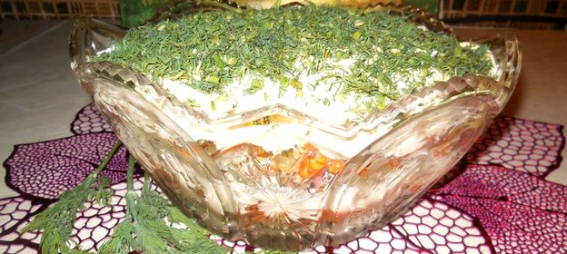 Салат с куриной печенью и огурцом маринованным