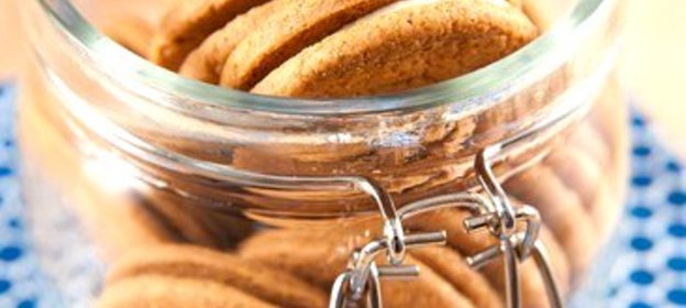 Печенье из цукини с орехами и сырной прослойкой