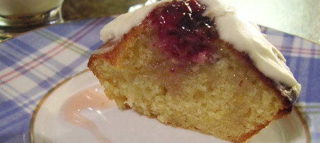 Кекс творожный с вишней