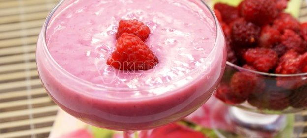 Смузи из малины с йогуртом