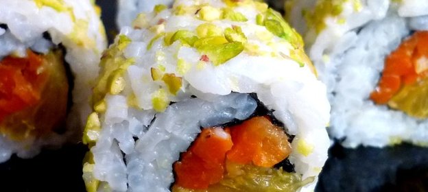 Суши десертные с глазированной морковкой,апельсином и орехами