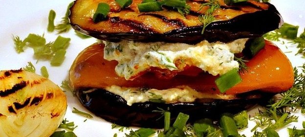 Слоеное овощное пирожное