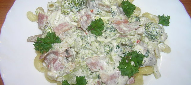 Паста с брокколи и беконом