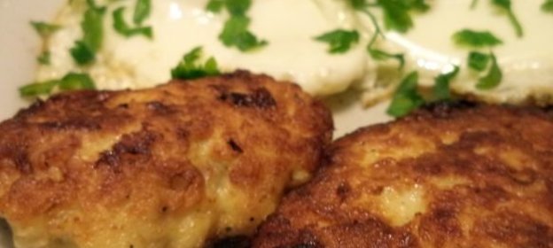 Куриные оладьи с сыром и молоком