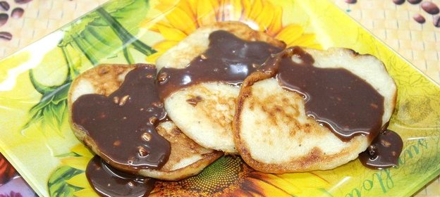 Оладьи с шоколадом и бананами