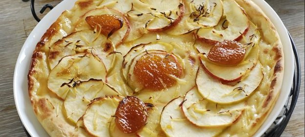 Яблочная пицца