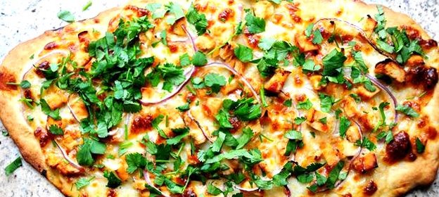 Пицца с курицей и сыром