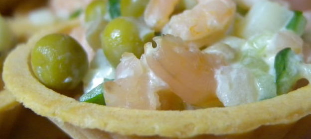 Салат овощной с рисом