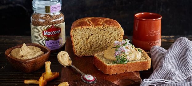 Несладкий кофейный кекс с паштетом из лисичек