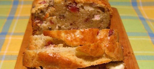 кекс с копченостями и брынзой