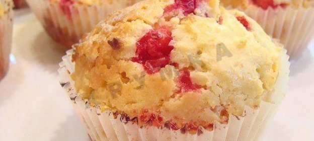 Дрожжевые булочки с вишней