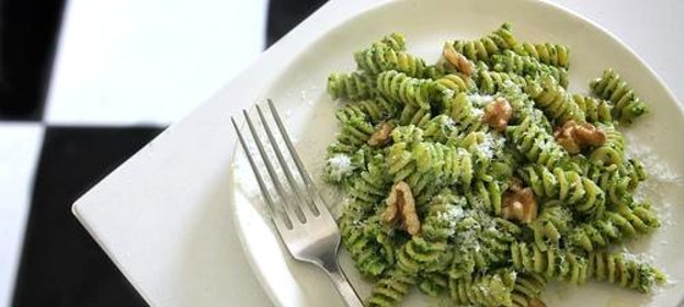 Паста с соусом Песто из капусты кале и грецких орехов