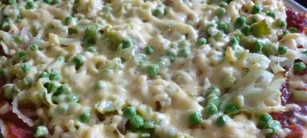 Пицца с фенхелем и зеленым горошком