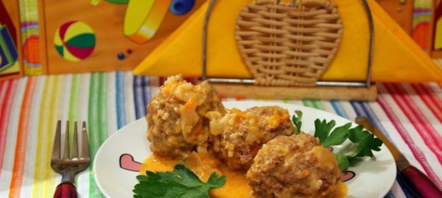 Мясные тефтели в сметанно-томатном соусе