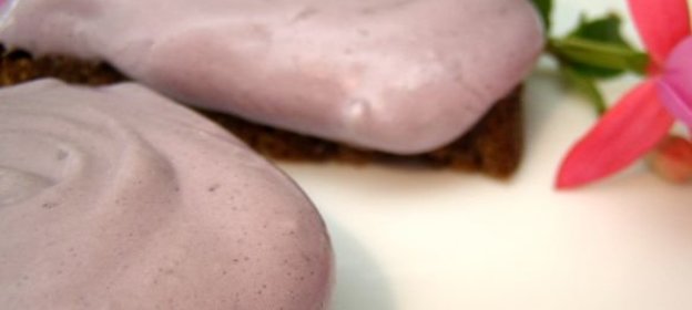 Булочка с маслом и ветчиной