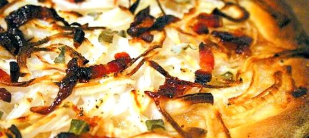 Простая пицца с луком