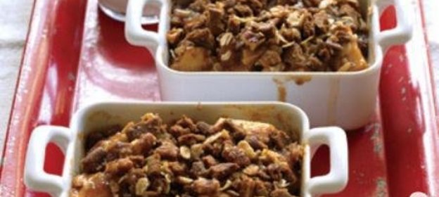 Запеканка из яблок и фиников