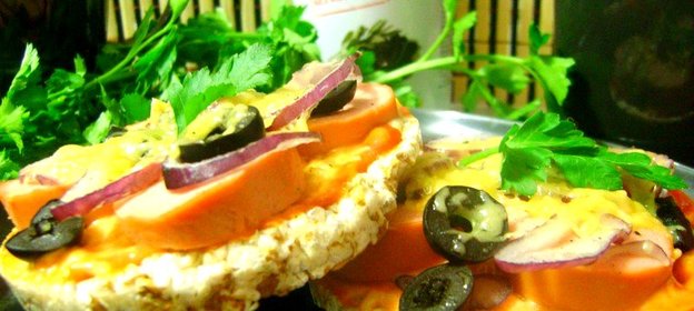 Мини-пицца на хлебцах