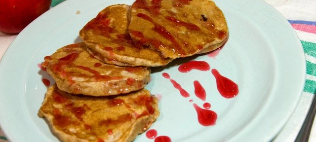 Оладьи из цельнозерновой муки с яблоками