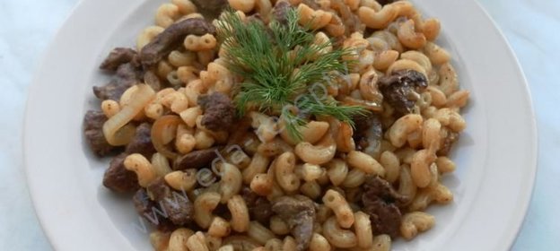 Паста с печенью и луком