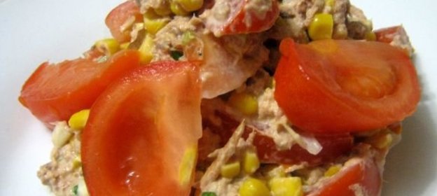 Салат из морского окуня с креветками и осьминогами