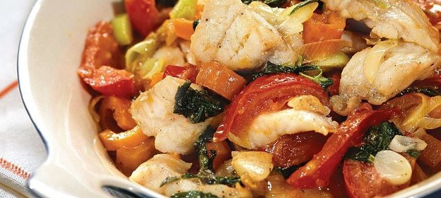 Венгерское рагу из морского окуня