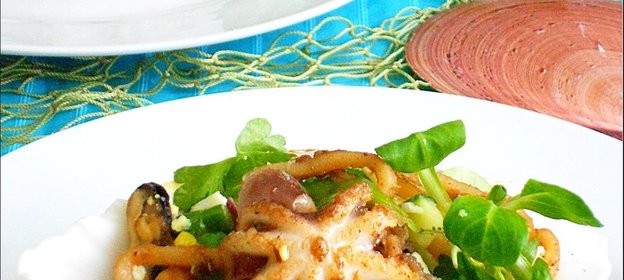 Салат из морского коктейля