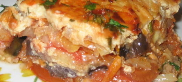 Баклажанная запеканка с капустой и перцем