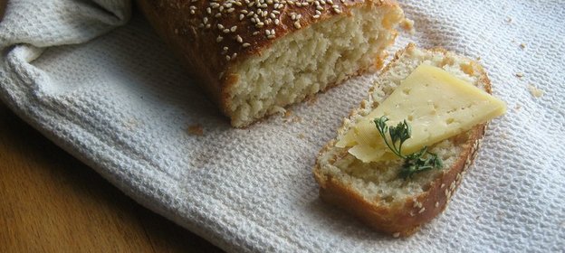 Хлеб на минеральной воде с кунжутом