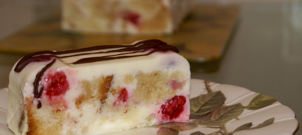 Сметанно-бисквитный десерт с малиной