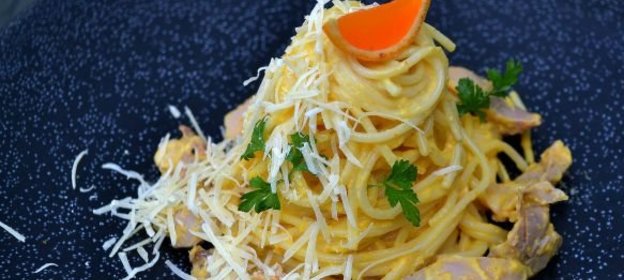 Спагетти с цыплёнком в сливочно-мандариновом соусе