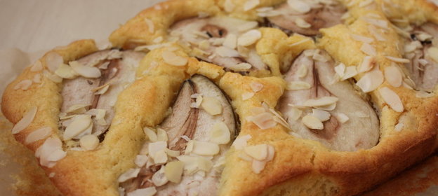 Кекс с грушами и миндалем